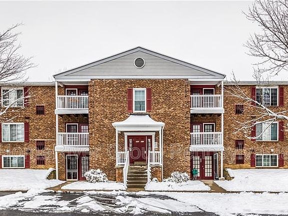 2nd image of 977 Wood Hollow Dr
