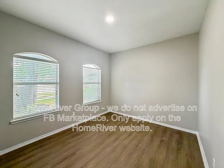 1072 Aviary — Photo 9
