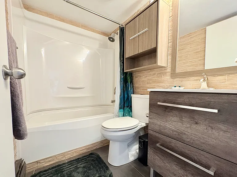 313 20th Ave SW #402 — Photo 17