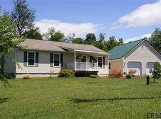 14 Hansen Rd, Schaghticoke, NY 12154