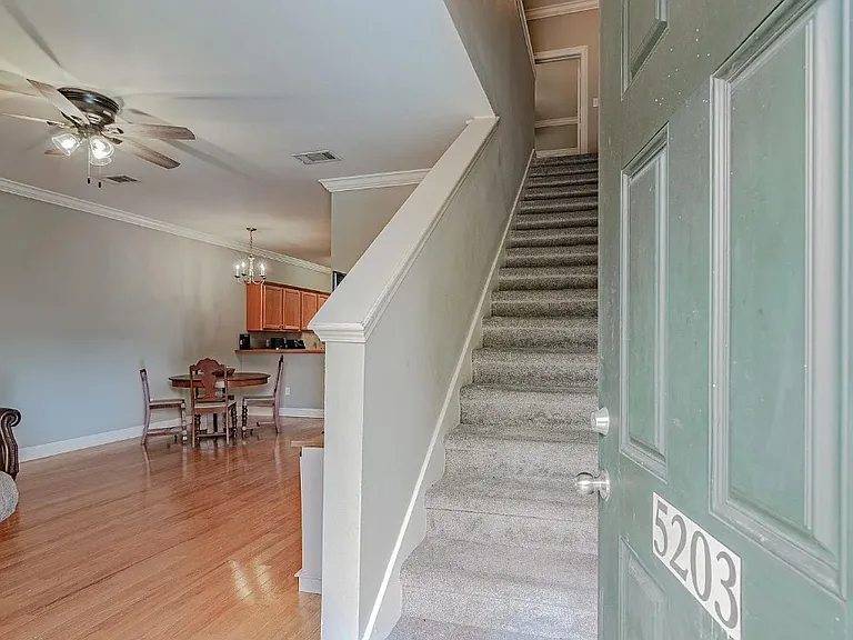 5203 Arlington Ct — Photo 4
