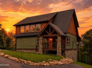 804 Upper Picadilly Ln, Gatlinburg, TN 37738