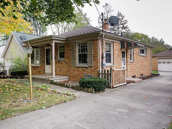 3rd image of 115 Woodrow Ave N