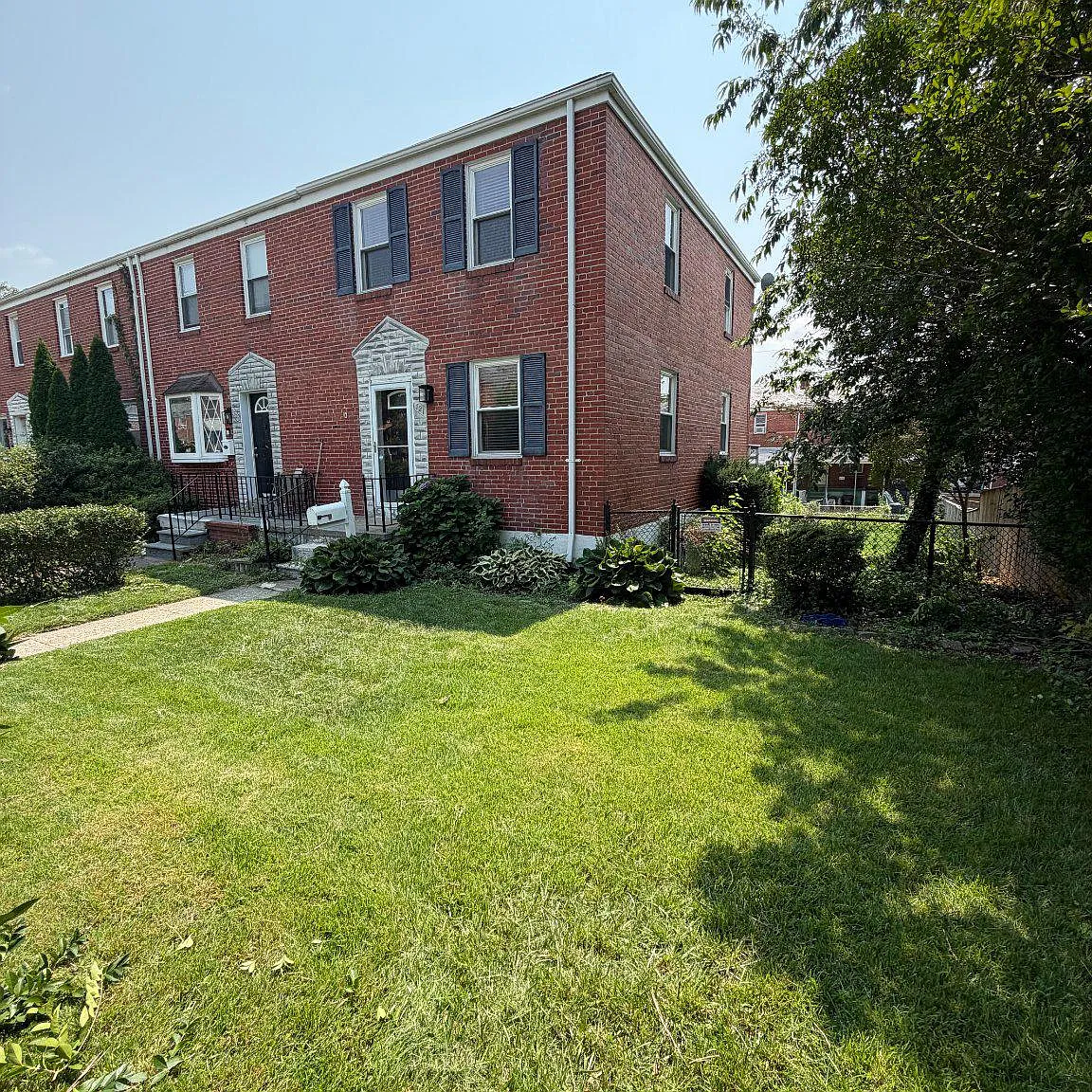 3 bed, 1.0 bath, 1116 sqft, $2,550 — Photo 1