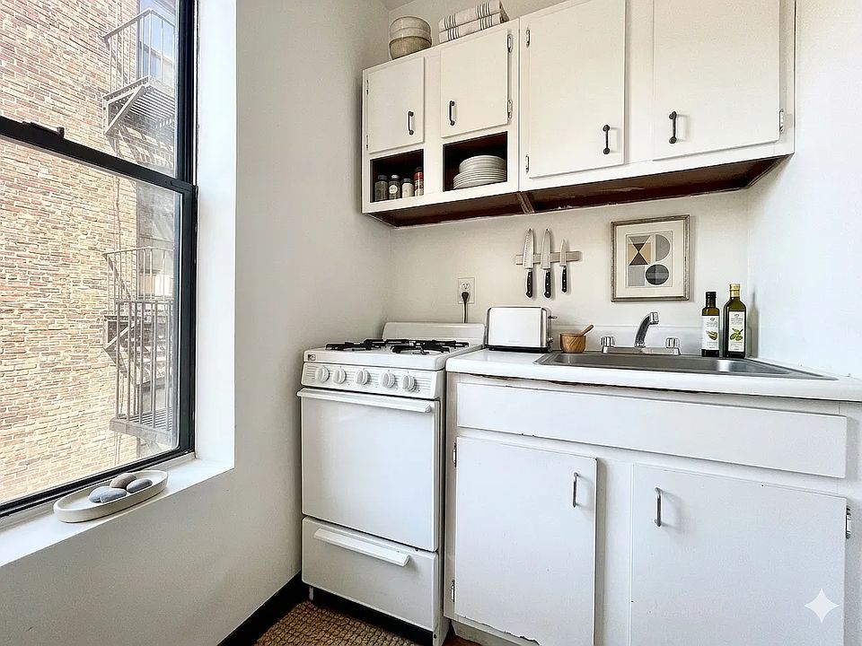 2nd image of 328 E 14th St APT 31
