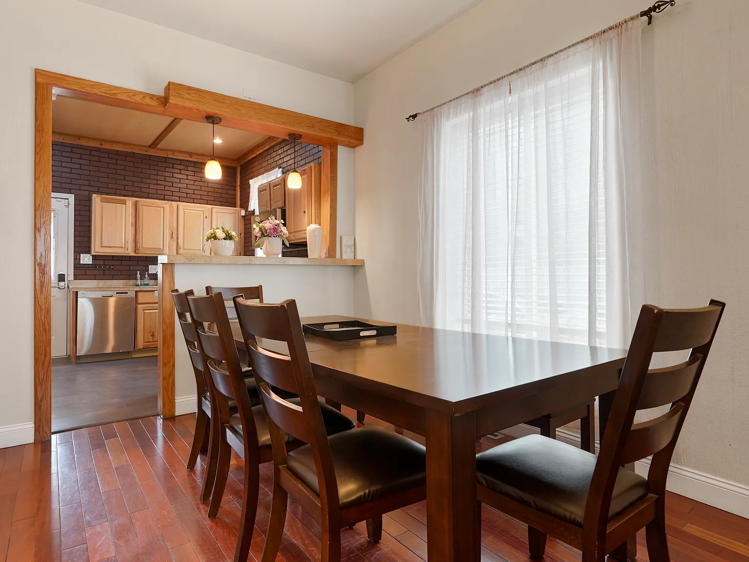 2 bed, 1200 sqft, $3,500 — Photo 3