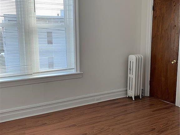 5th image of 998 McLean Ave #2