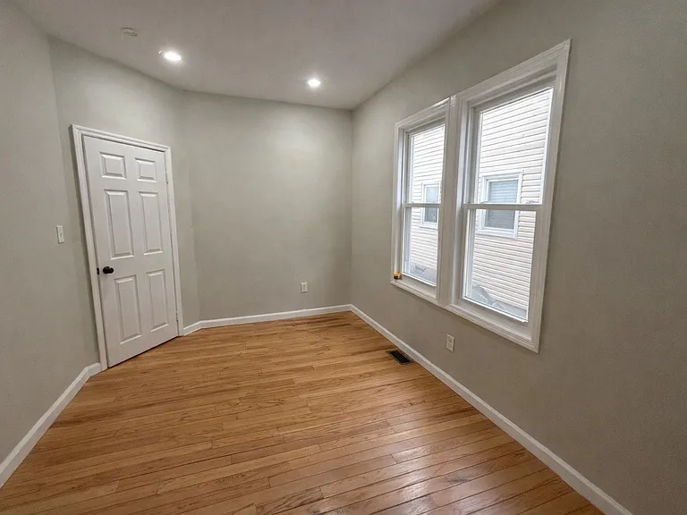 23-25 Cedar Ave — Photo 10