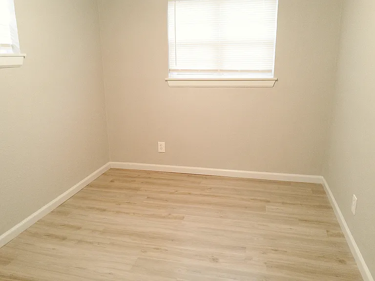 7106 Sears Ter — Photo 9