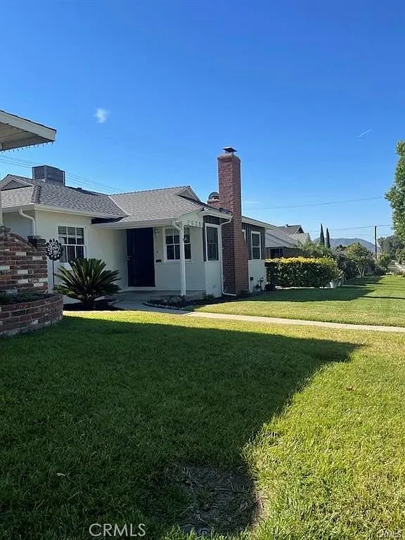3 bed, 1228 sqft, $3,900 — Photo 1