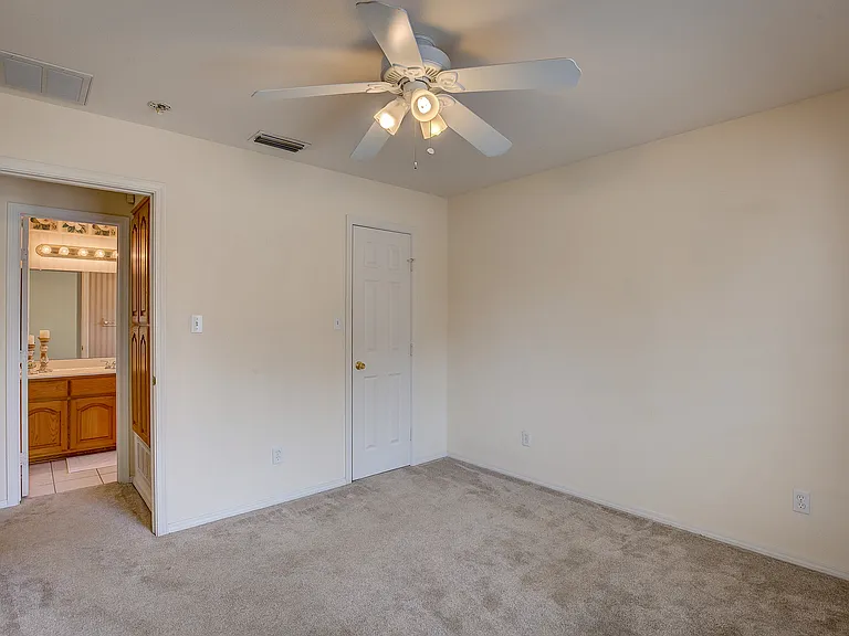 4804 Edgewater Dr — Photo 33