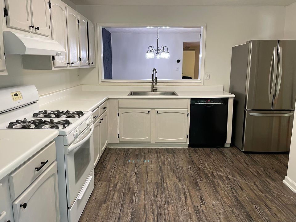 1st image of 1162 Weatherstone Dr NE #1162