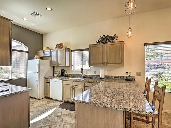 Unit A-KING Suite, Fully stocked kitchen, has all appliances. Light & Bright