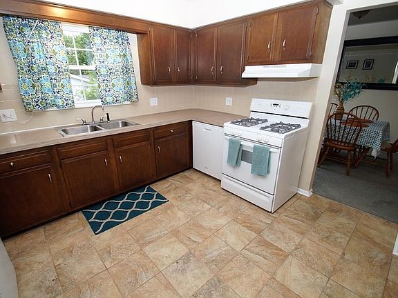 5th image of 13045 Williamsburg Ave NW