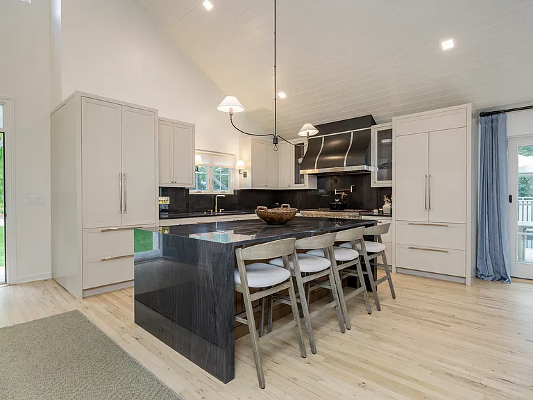 331 Meadows W — Photo 11
