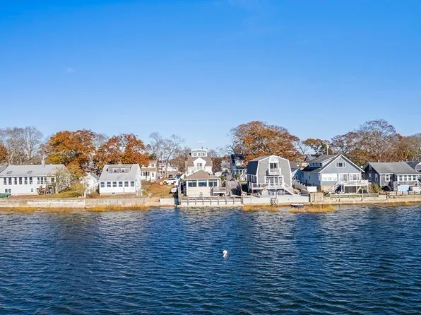 136 Pinehurst Dr, Wareham, MA 02571