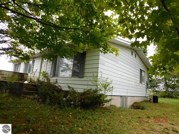 1260 Walton Rd, Kingsley, MI 49649