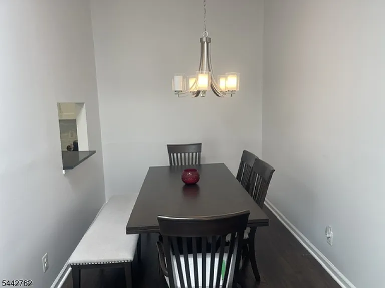 237 Robertson Way — Photo 5