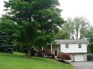 8 Clemens Dr, Jeannette, PA 15644