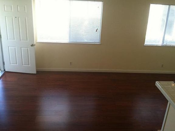 4th image of 214 Coy Dr APT 2