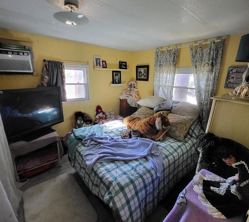 2nd image of 105 Basswood Dr