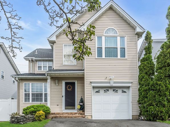 77 Scarlet Dr