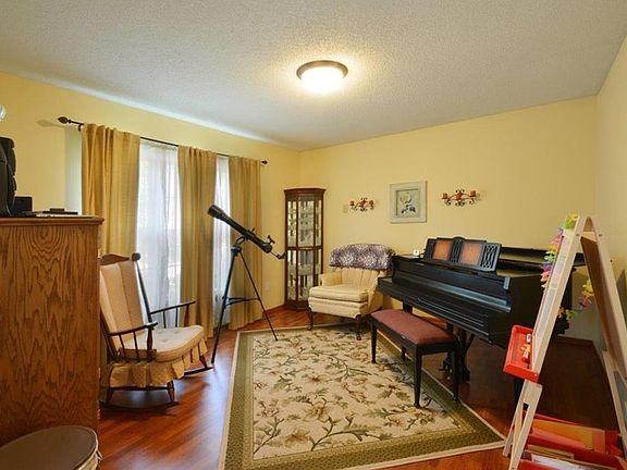 5th image of 1409 NW Cedarwood Dr