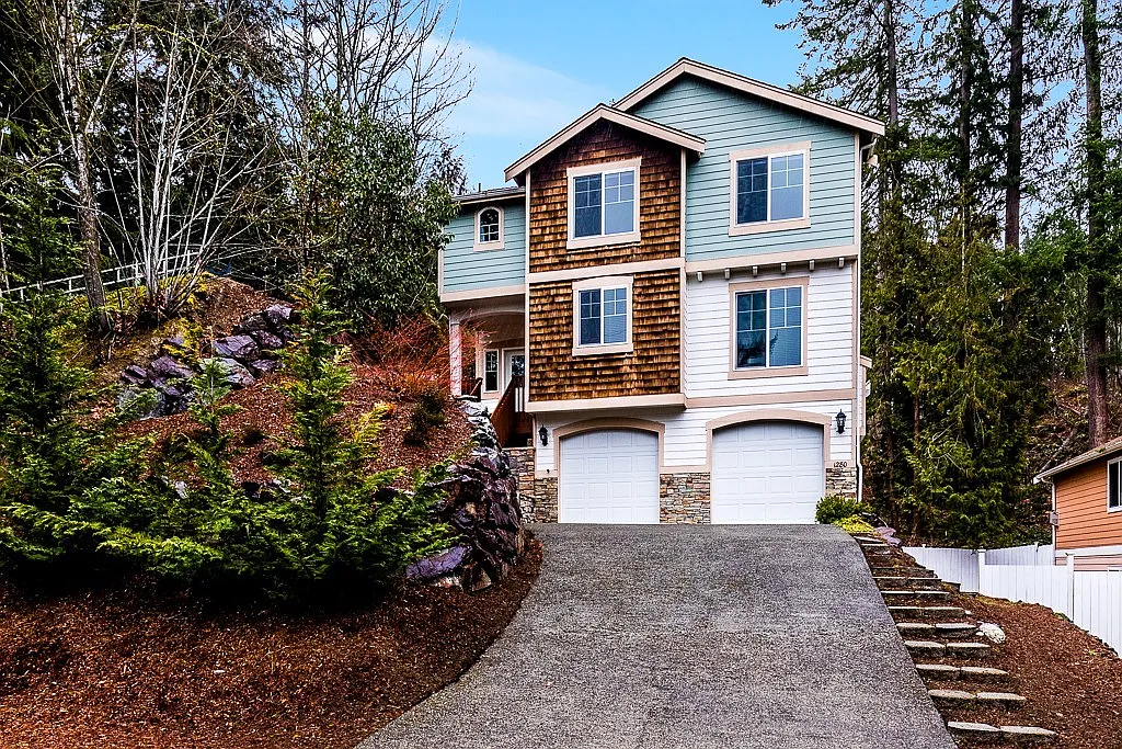 3 Bedroom 2.5 Bath Home in Lake Sammamish — Photo 1