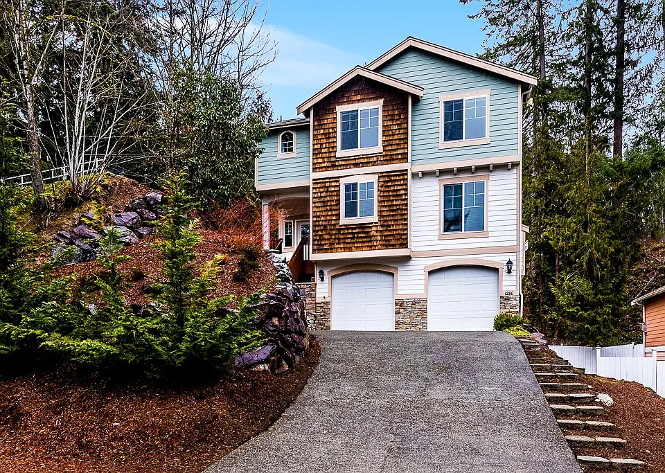 1280 211th Ave NE