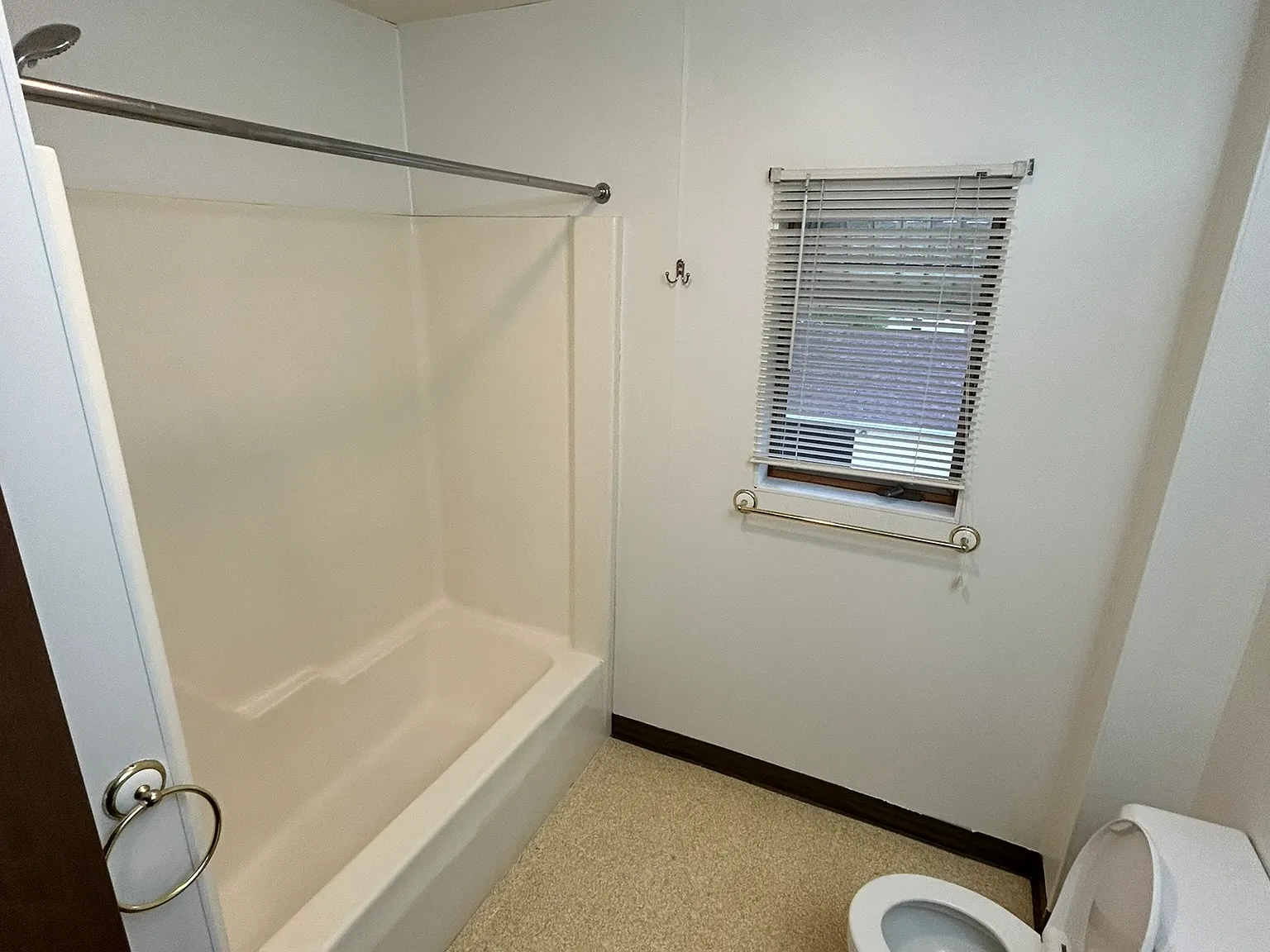 1 bed, 900 sqft, $995 — Photo 3