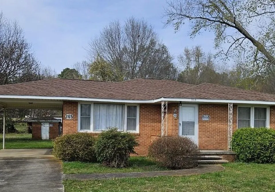 365 Wells Rd