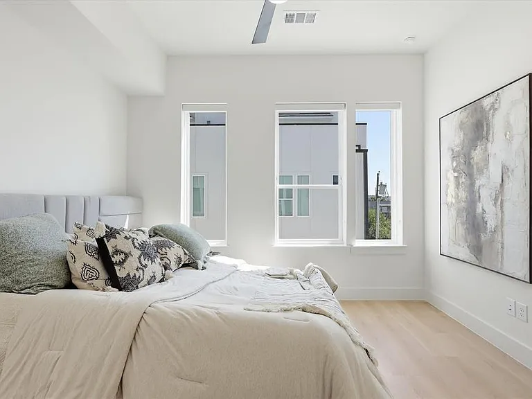 4315 San Jacinto St #302 — Photo 27