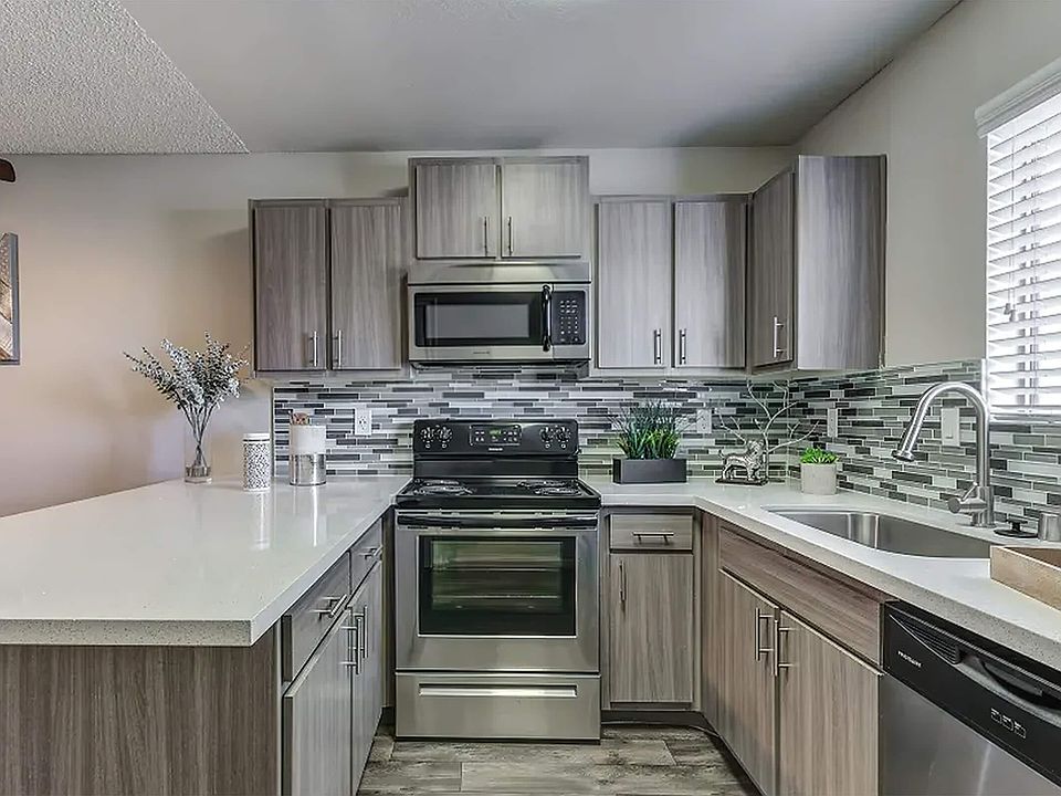 GOURMET KITCHEN