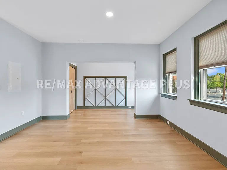 118 W 3rd St — Photo 13