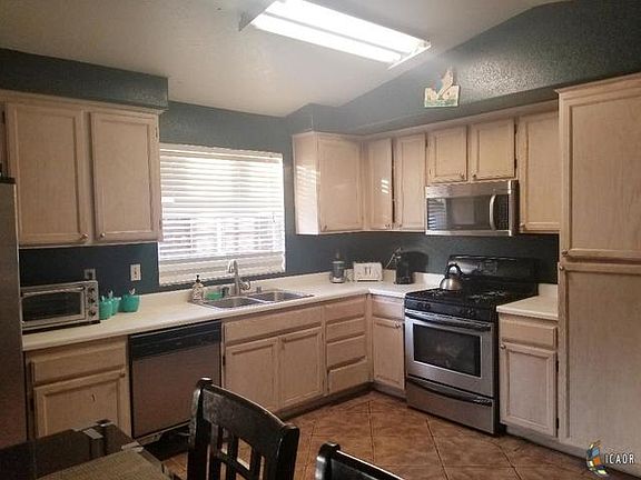 4th image of 2219 Camino Dr