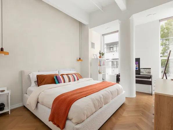 184 Kent Avenue image 2 of 16