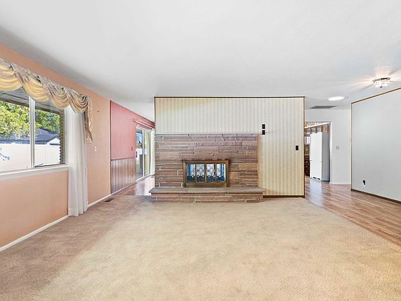 4th image of 1095 Cedarwood Cir