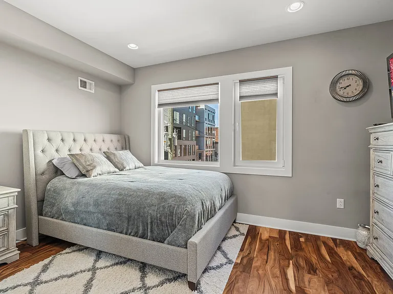Large bedroom #1