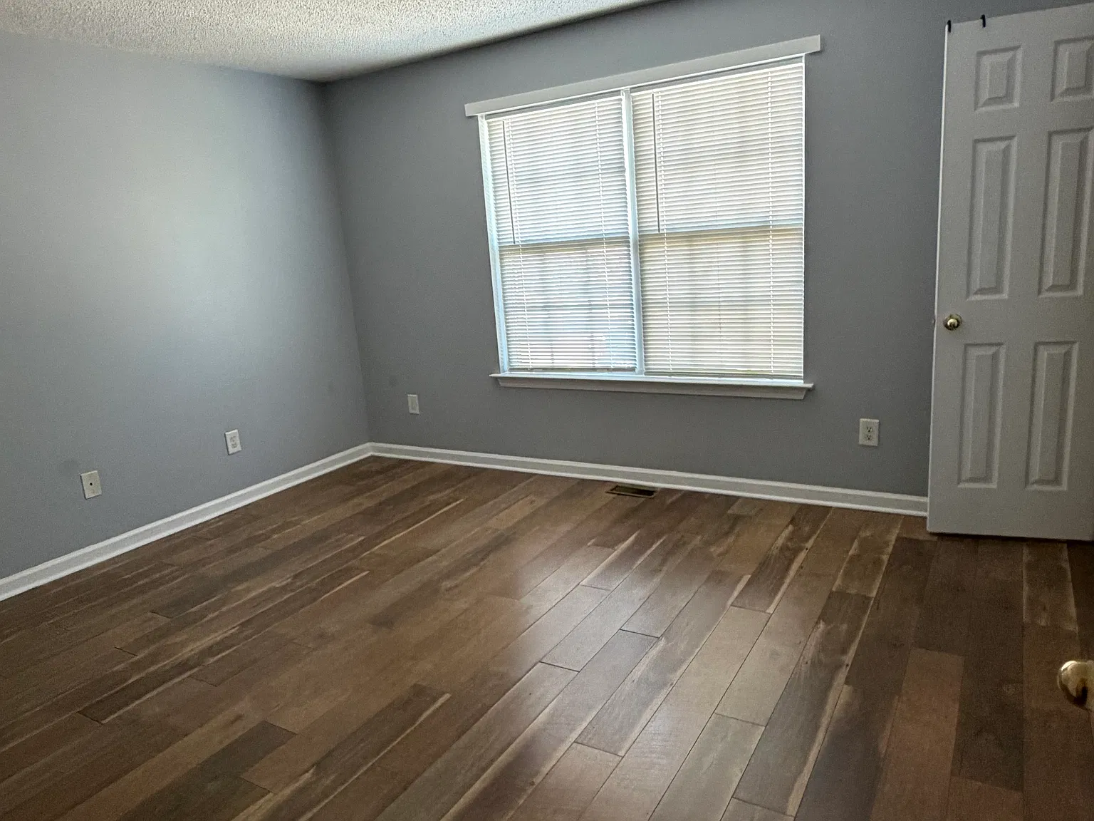 2 bed, 1.5 bath, 1100 sqft, $1,250 — Photo 2