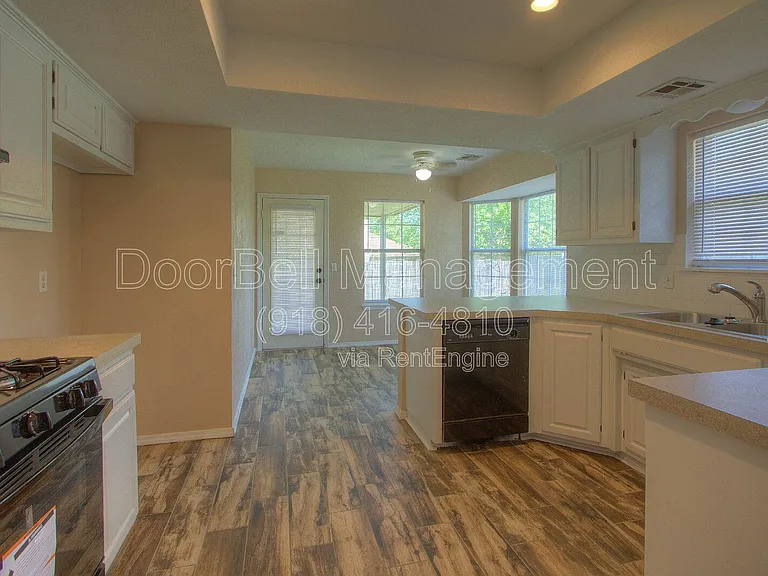 2520 W Honolulu St — Photo 8