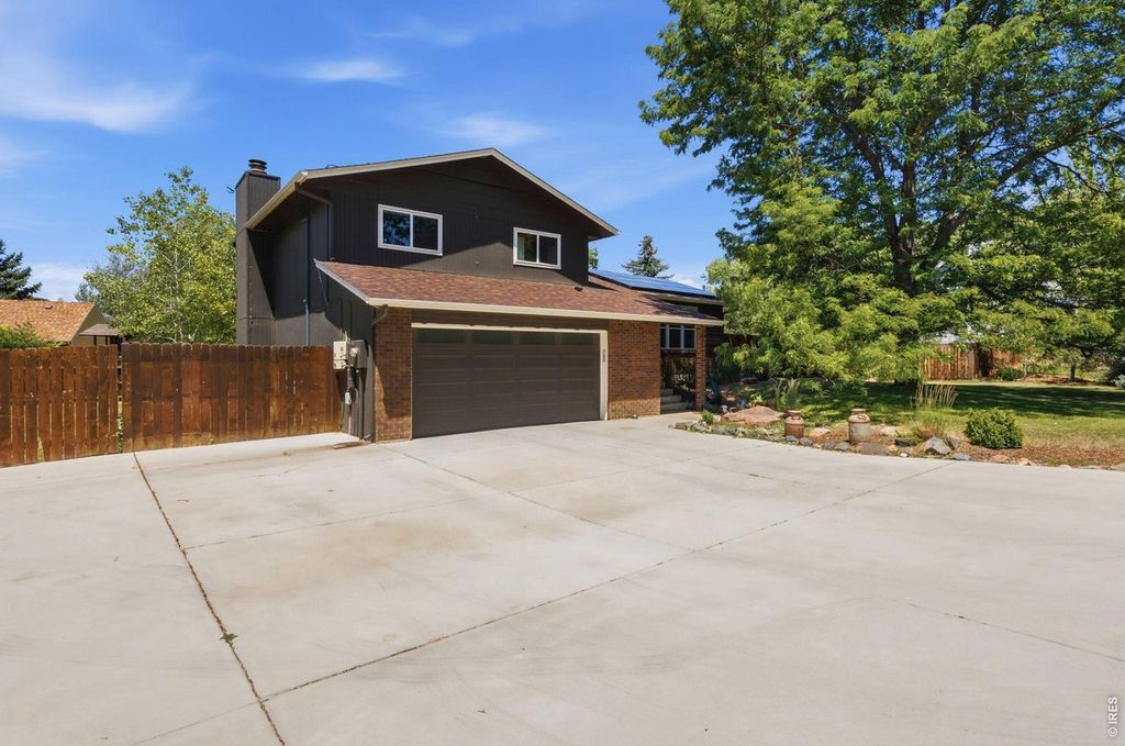 5217 Greenview Dr