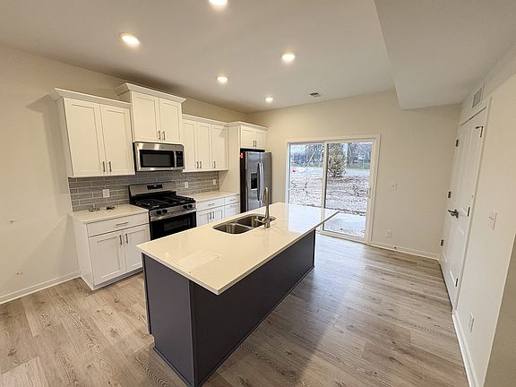 5th image of 2817 Foxglove Ln