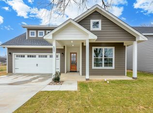 605 N Getzendaner St, Waxahachie, TX