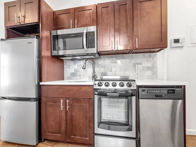 130 Allen St #8 — Photo 5