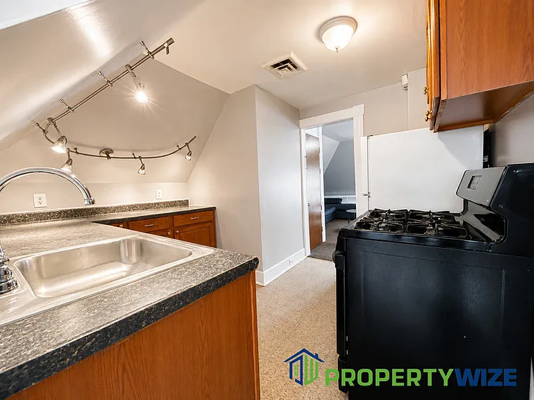 516 Beaumont Ave #3 — Photo 9