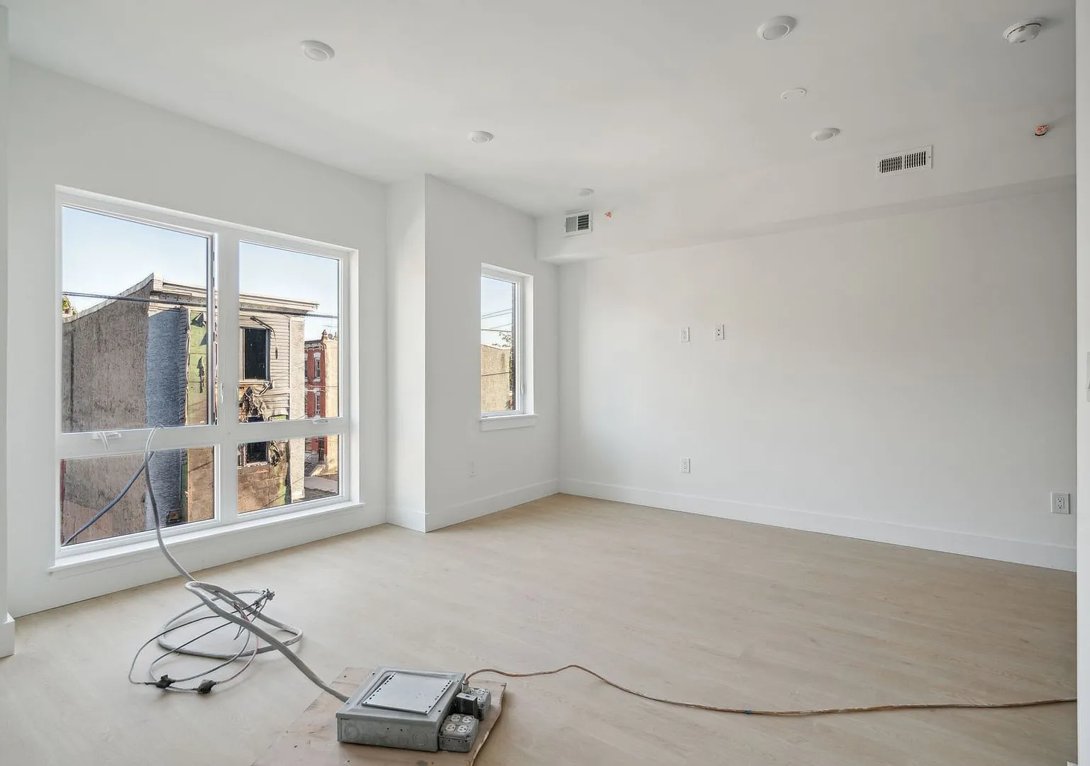 2400 W Montgomery Ave — Photo 3
