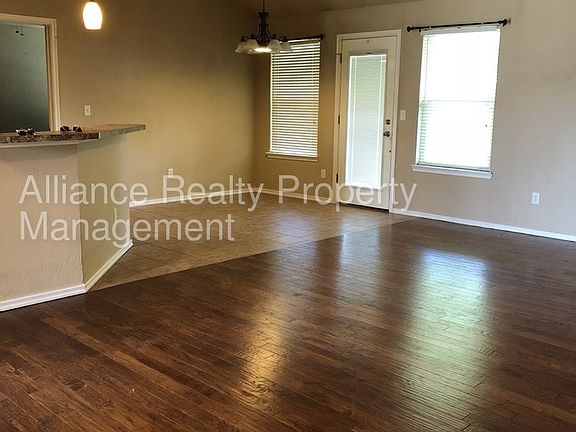 4th image of 605 S Castlerock Ln