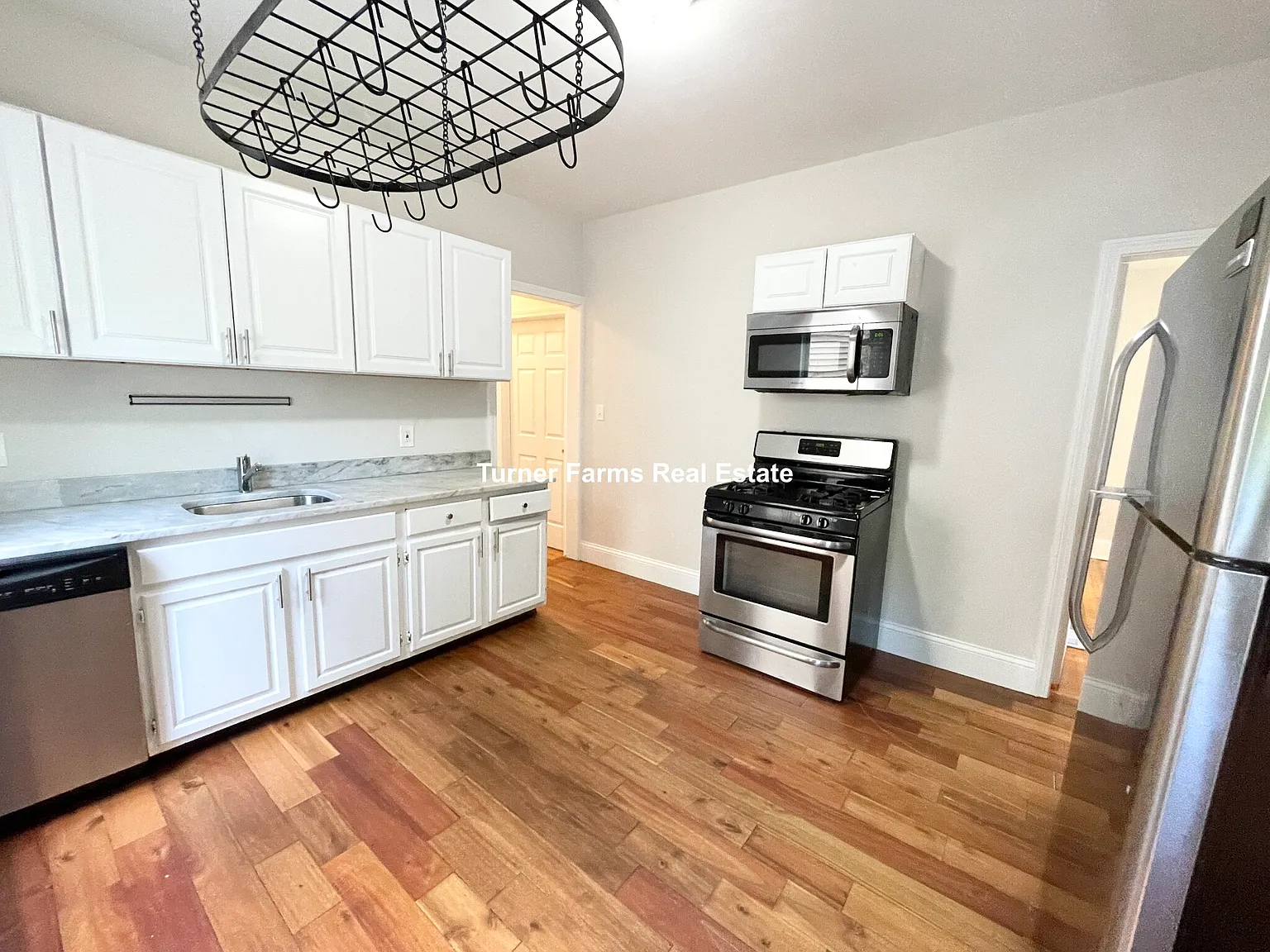 4 bed, 9999 sqft, $3,600 — Photo 1