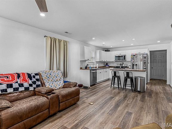 4th image of 603 4th St