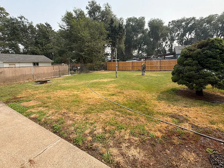 2410 Englewood Ave — Photo 34